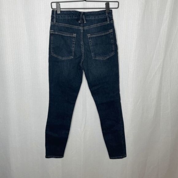 Good American Good Legs Crop Jeans - Picture 4 of 4